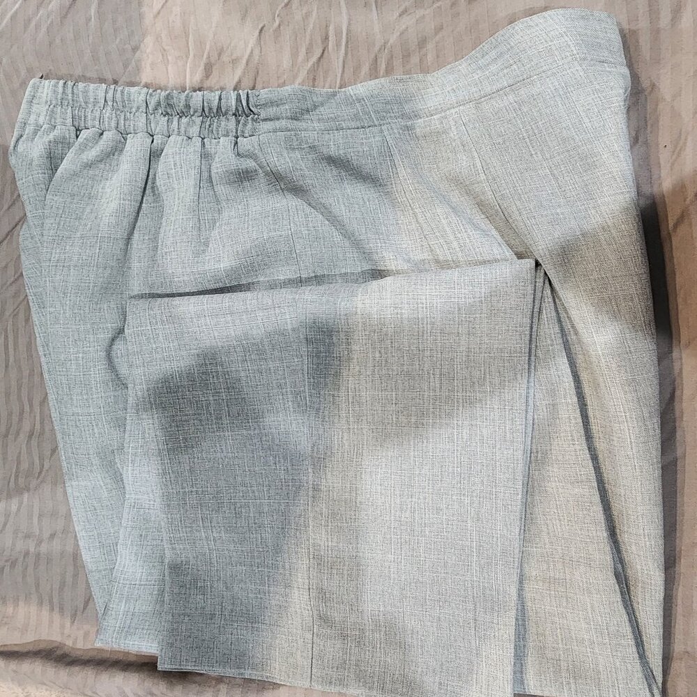 Women's pants 100% polyester, Rn#52438, Style 20-32887 Size 12 Gray